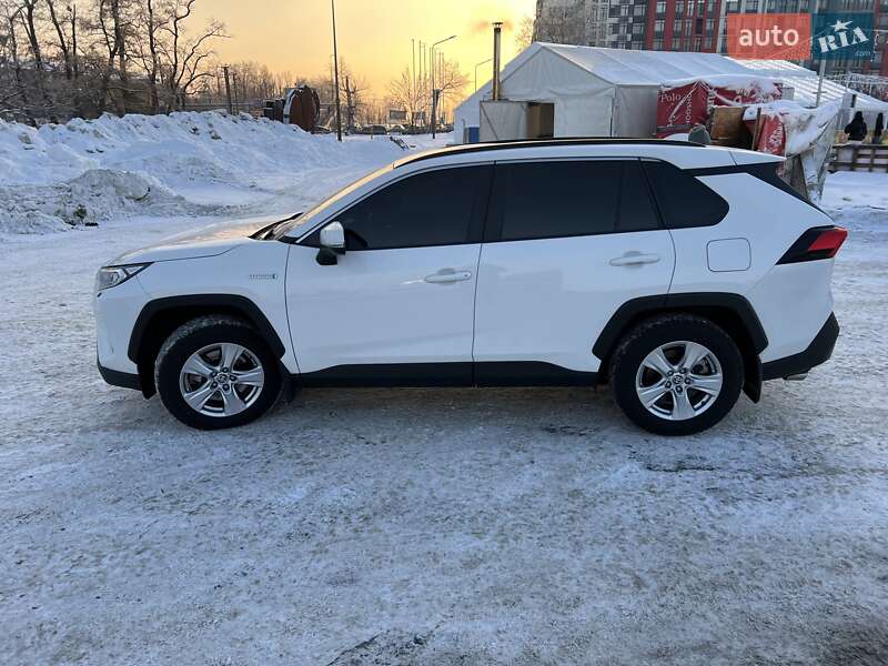Внедорожник / Кроссовер Toyota RAV4 2021 в Киеве