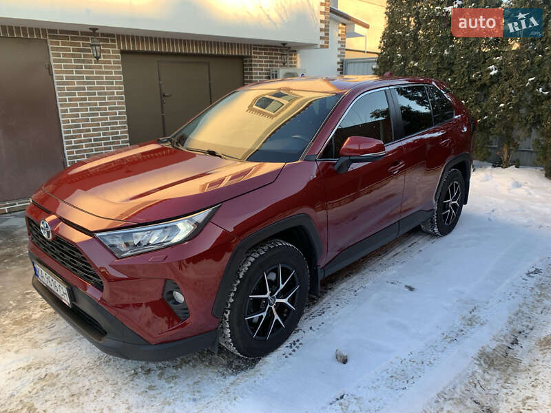 Внедорожник / Кроссовер Toyota RAV4 2019 в Киеве