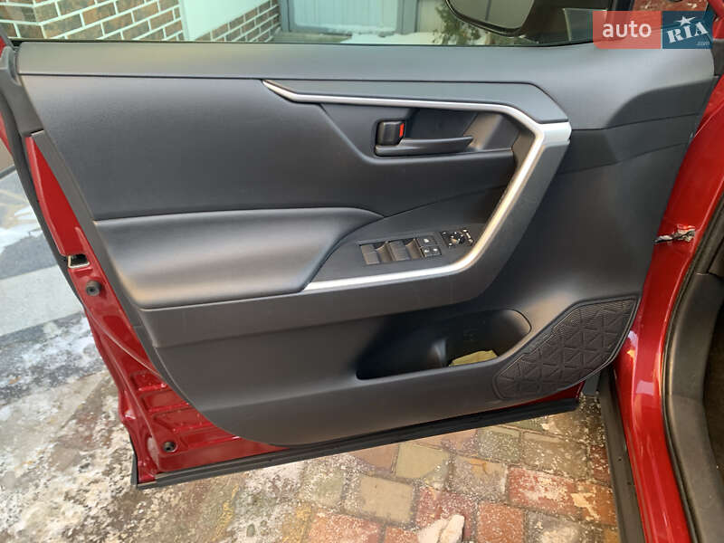 Внедорожник / Кроссовер Toyota RAV4 2019 в Киеве