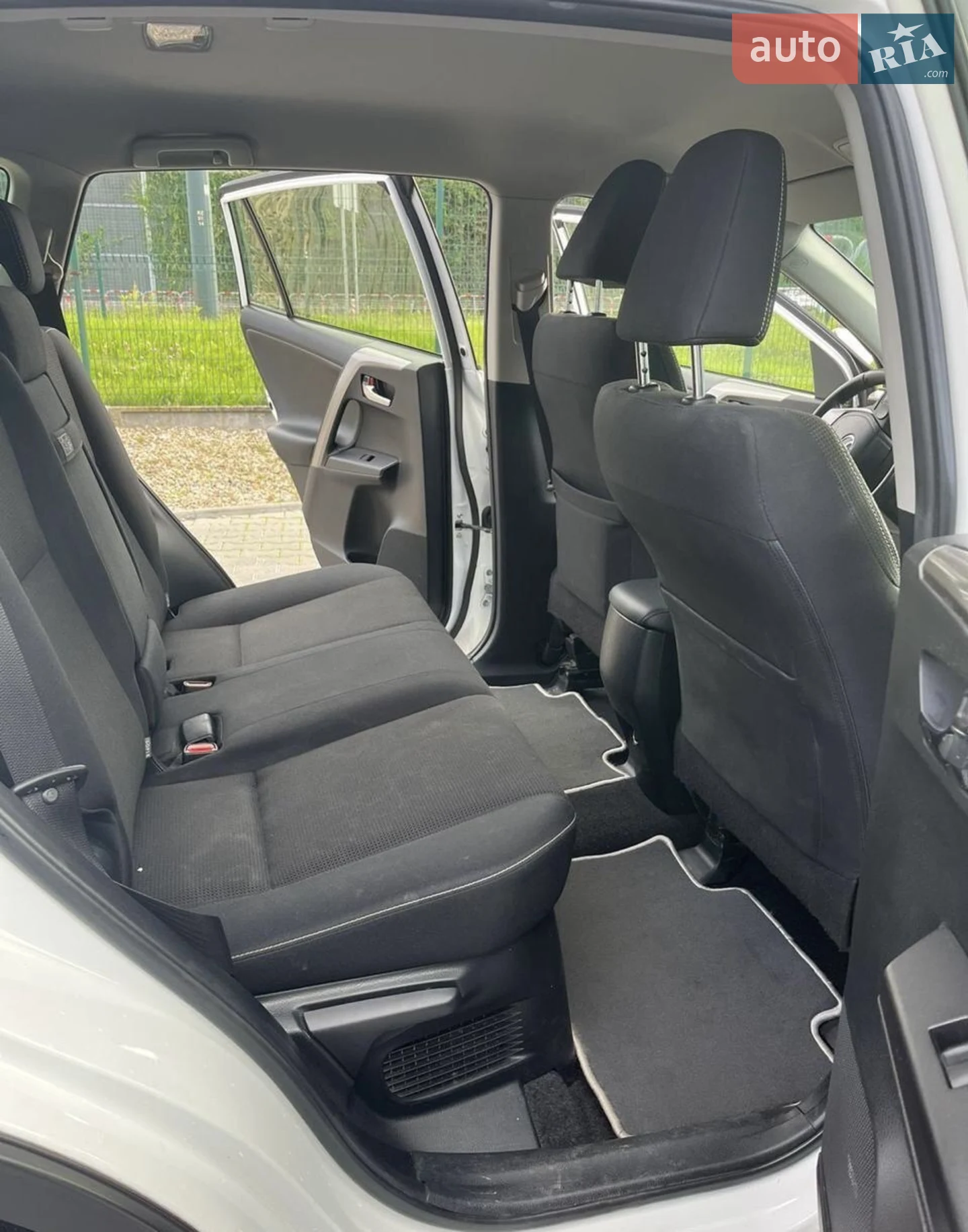 2018 Toyota RAV 4 - мініатюра 11