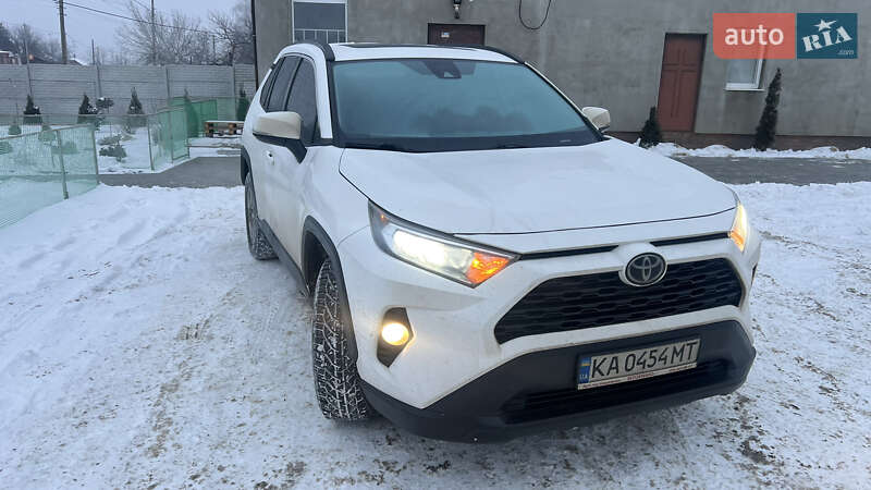 Внедорожник / Кроссовер Toyota RAV4 2020 в Мерефа