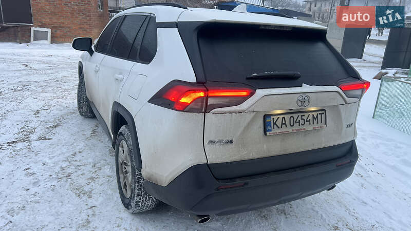 Внедорожник / Кроссовер Toyota RAV4 2020 в Мерефа