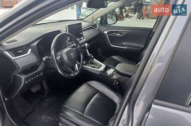 Внедорожник / Кроссовер Toyota RAV4 2020 в Солотвине
