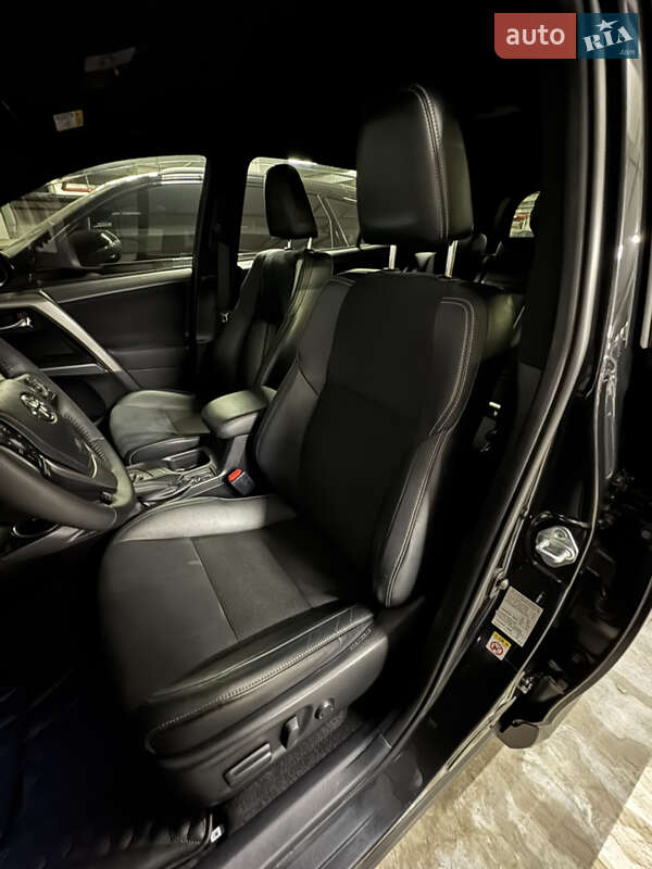 Внедорожник / Кроссовер Toyota RAV4 2017 в Киеве