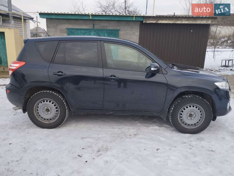 Позашляховик / Кросовер Toyota RAV4 2011 в Золотоноші
