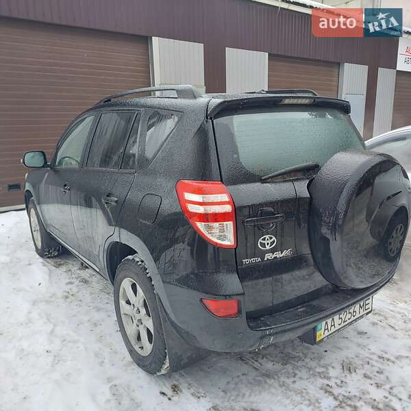 Внедорожник / Кроссовер Toyota RAV4 2011 в Киеве