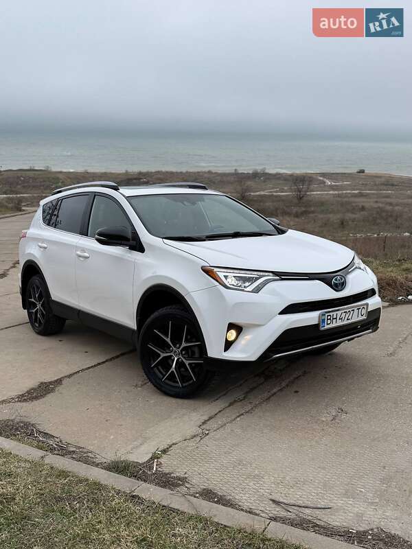 Внедорожник / Кроссовер Toyota RAV4 2017 в Одессе