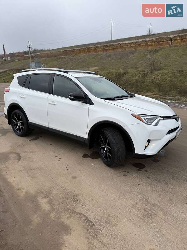 Внедорожник / Кроссовер Toyota RAV4 2017 в Одессе