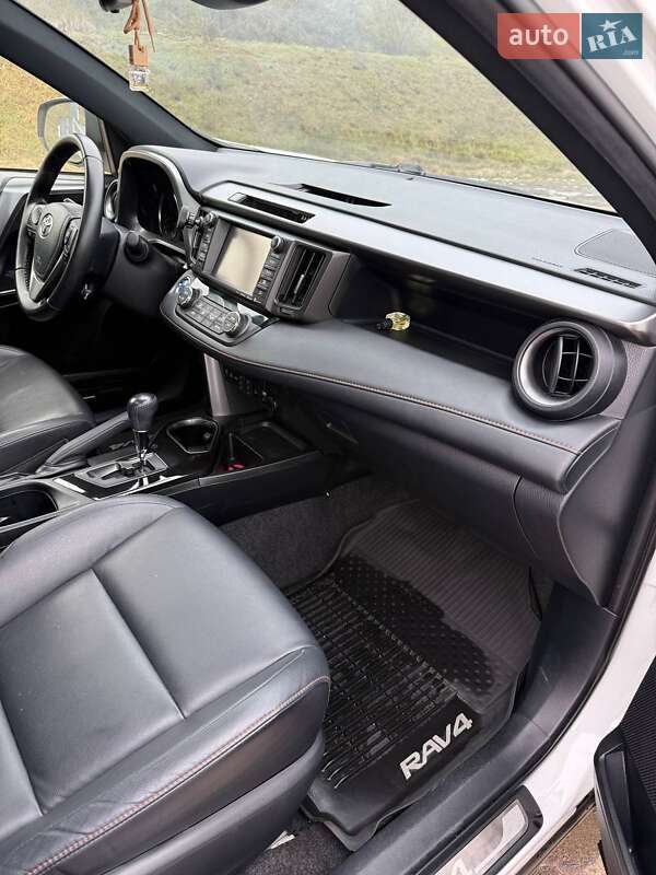 Внедорожник / Кроссовер Toyota RAV4 2017 в Одессе