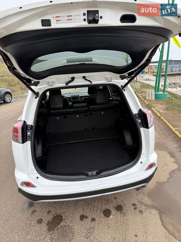 Внедорожник / Кроссовер Toyota RAV4 2017 в Одессе