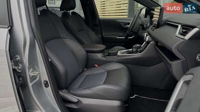 Внедорожник / Кроссовер Toyota RAV4 2024 в Чернигове