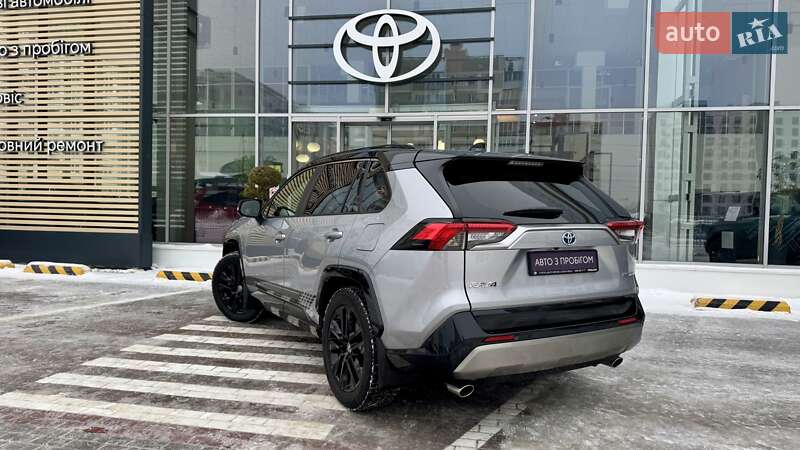 Внедорожник / Кроссовер Toyota RAV4 2024 в Чернигове