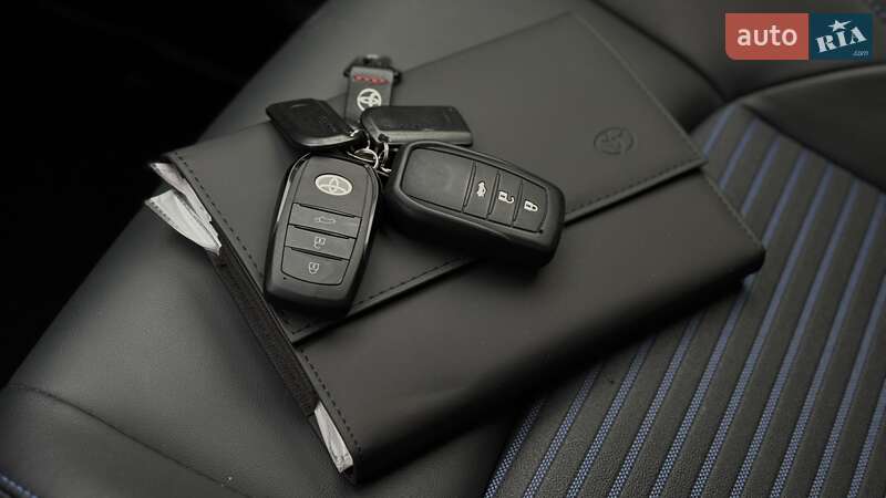 Внедорожник / Кроссовер Toyota RAV4 2024 в Чернигове