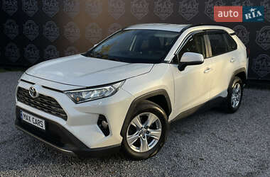 Внедорожник / Кроссовер Toyota RAV4 2019 в Киеве