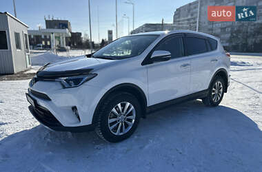 Позашляховик / Кросовер Toyota RAV4 2016 в Сумах