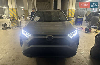 Внедорожник / Кроссовер Toyota RAV4 2020 в Киеве