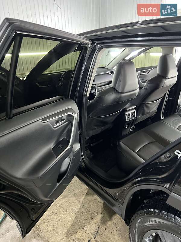 Внедорожник / Кроссовер Toyota RAV4 2019 в Тернополе
