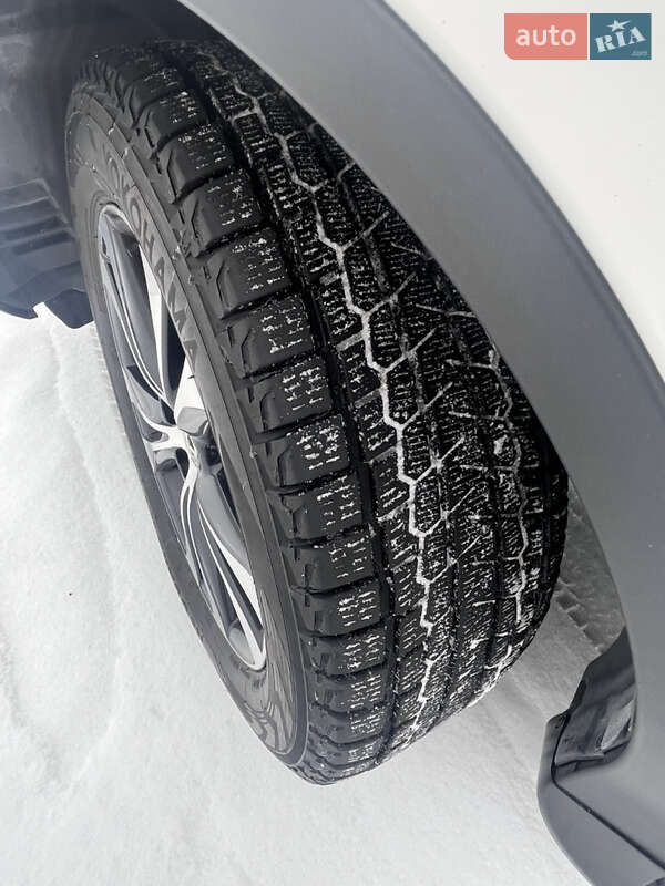 Внедорожник / Кроссовер Toyota RAV4 2014 в Житомире