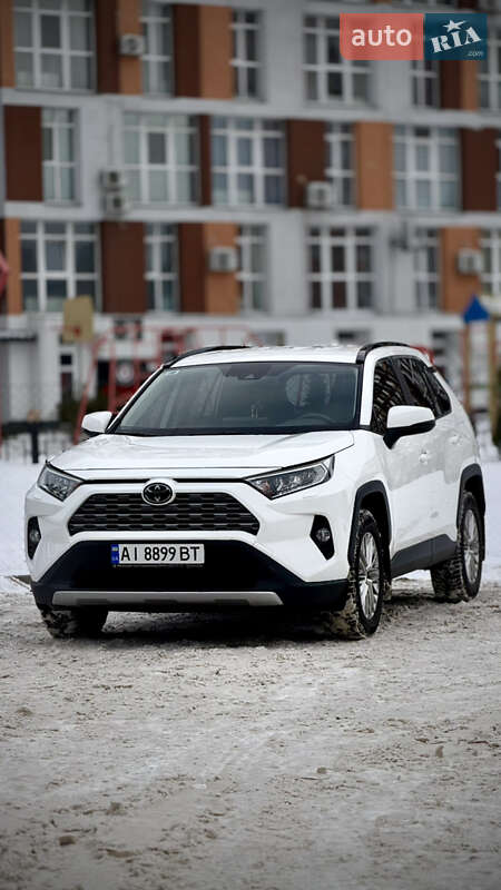 Внедорожник / Кроссовер Toyota RAV4 2020 в Киеве