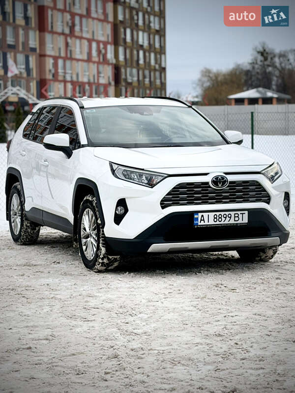 Внедорожник / Кроссовер Toyota RAV4 2020 в Киеве