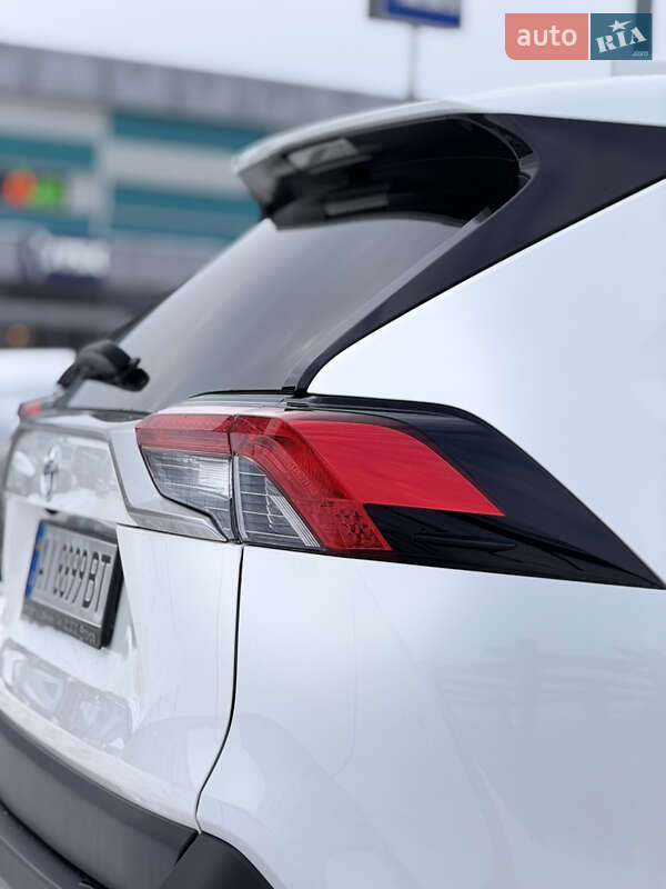 Внедорожник / Кроссовер Toyota RAV4 2020 в Киеве