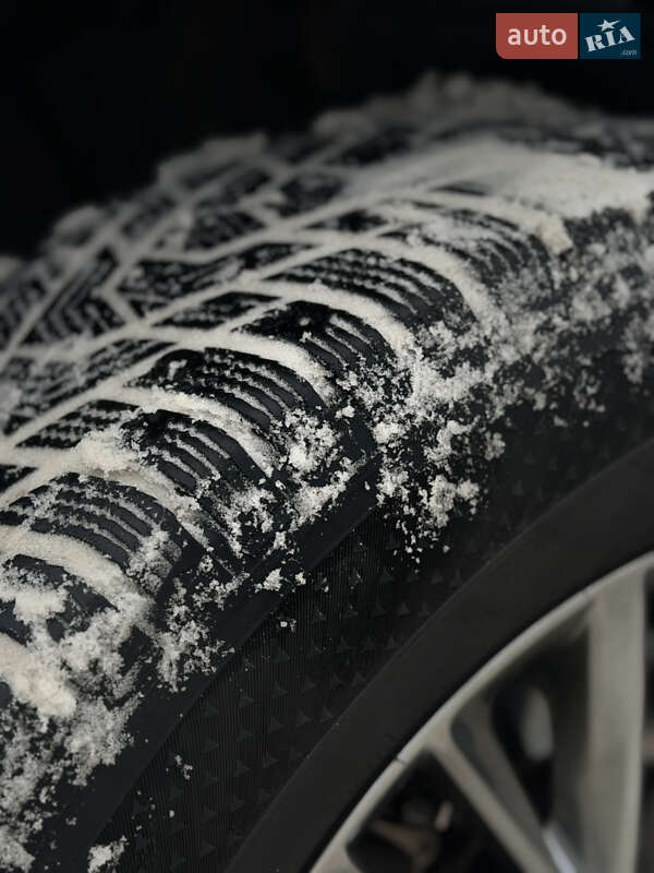 Внедорожник / Кроссовер Toyota RAV4 2020 в Киеве