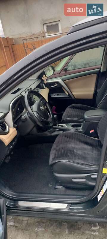 Позашляховик / Кросовер Toyota RAV4 2017 в Дніпрі