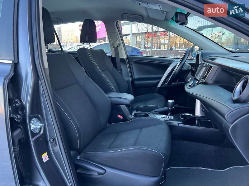 Внедорожник / Кроссовер Toyota RAV4 2016 в Киеве