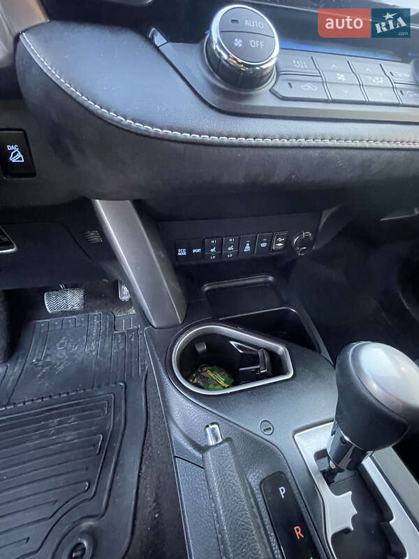 Внедорожник / Кроссовер Toyota RAV4 2017 в Новой Водолаге фото 11 Внедорожник / Кроссовер Toyota RAV4 2017 в Новой Водолаге