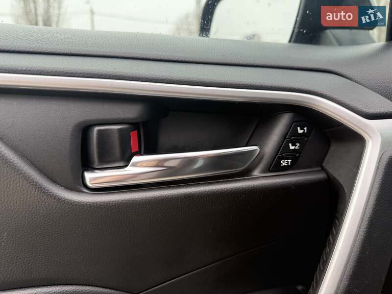 Внедорожник / Кроссовер Toyota RAV4 2022 в Киеве