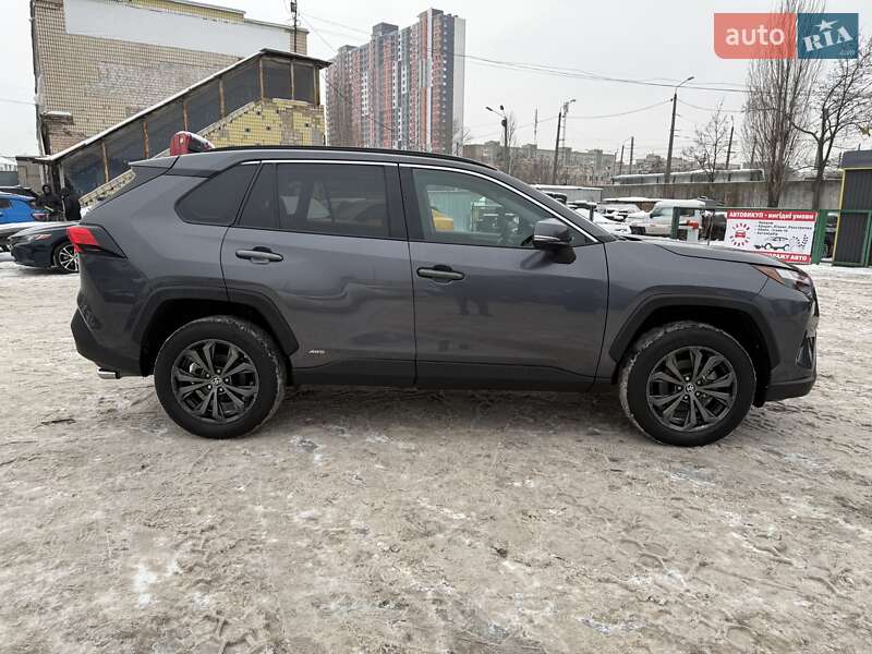 Внедорожник / Кроссовер Toyota RAV4 2022 в Киеве