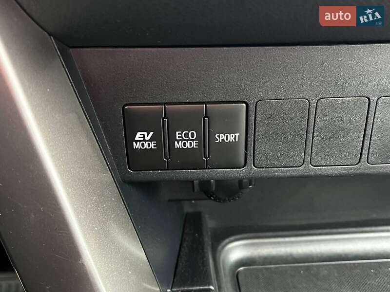 Внедорожник / Кроссовер Toyota RAV4 2018 в Киеве