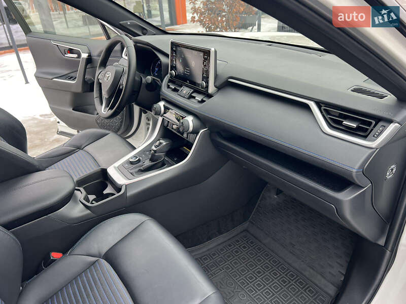 Внедорожник / Кроссовер Toyota RAV4 2020 в Киеве фото 36 Внедорожник / Кроссовер Toyota RAV4 2020 в Киеве
