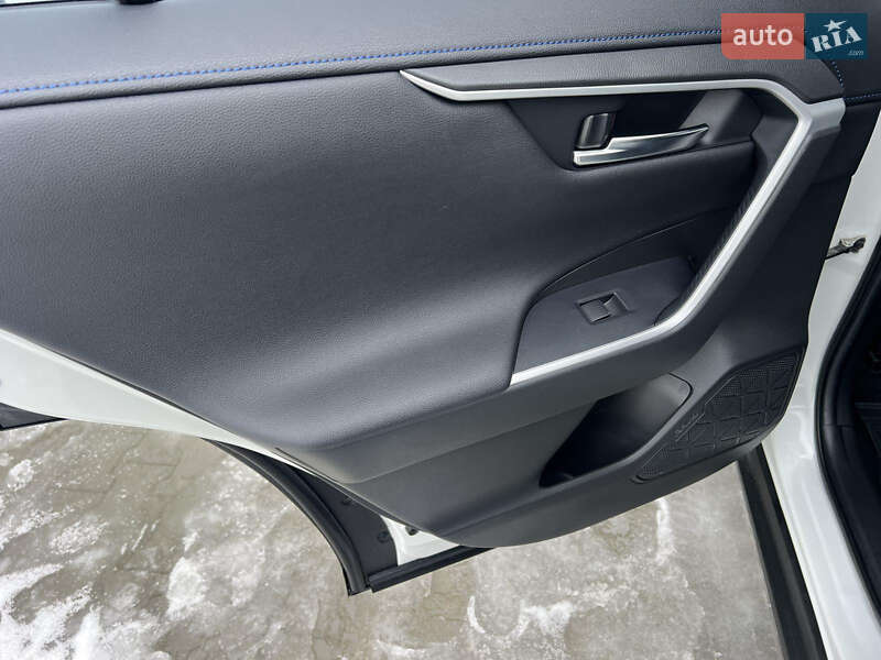 Внедорожник / Кроссовер Toyota RAV4 2020 в Киеве фото 42 Внедорожник / Кроссовер Toyota RAV4 2020 в Киеве