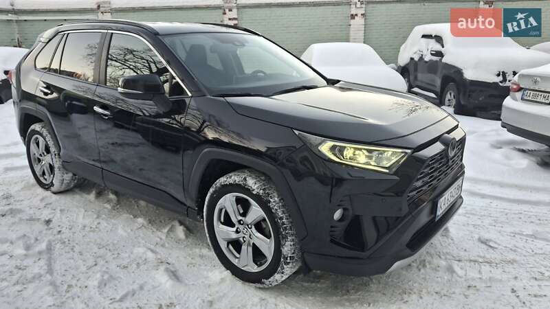 Внедорожник / Кроссовер Toyota RAV4 2020 в Киеве