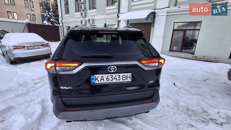 Внедорожник / Кроссовер Toyota RAV4 2020 в Киеве