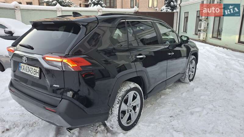 Внедорожник / Кроссовер Toyota RAV4 2020 в Киеве