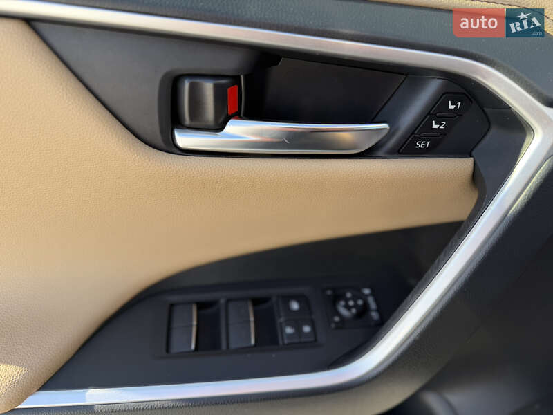 Внедорожник / Кроссовер Toyota RAV4 2022 в Киеве