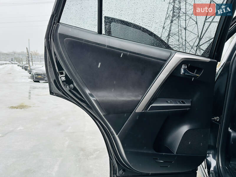 Внедорожник / Кроссовер Toyota RAV4 2017 в Харькове фото 18 Внедорожник / Кроссовер Toyota RAV4 2017 в Харькове