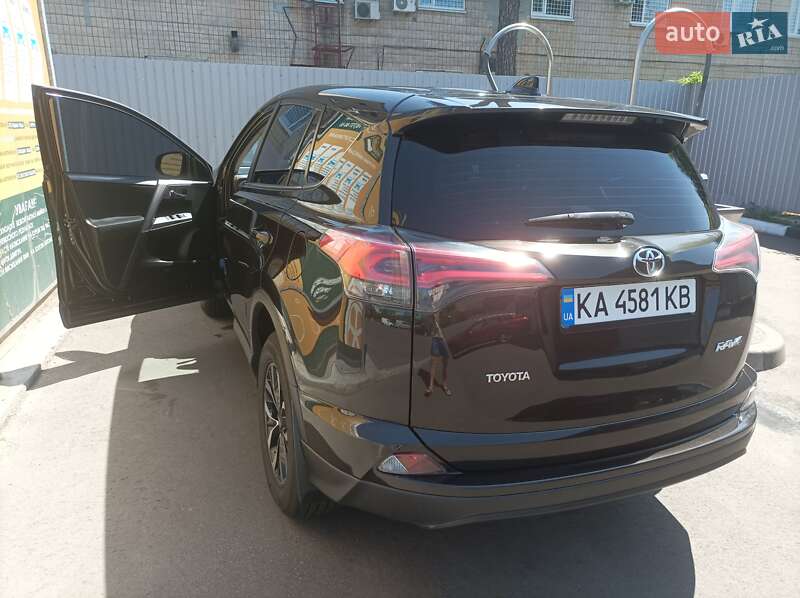 Внедорожник / Кроссовер Toyota RAV4 2018 в Киеве фото 9 Внедорожник / Кроссовер Toyota RAV4 2018 в Киеве