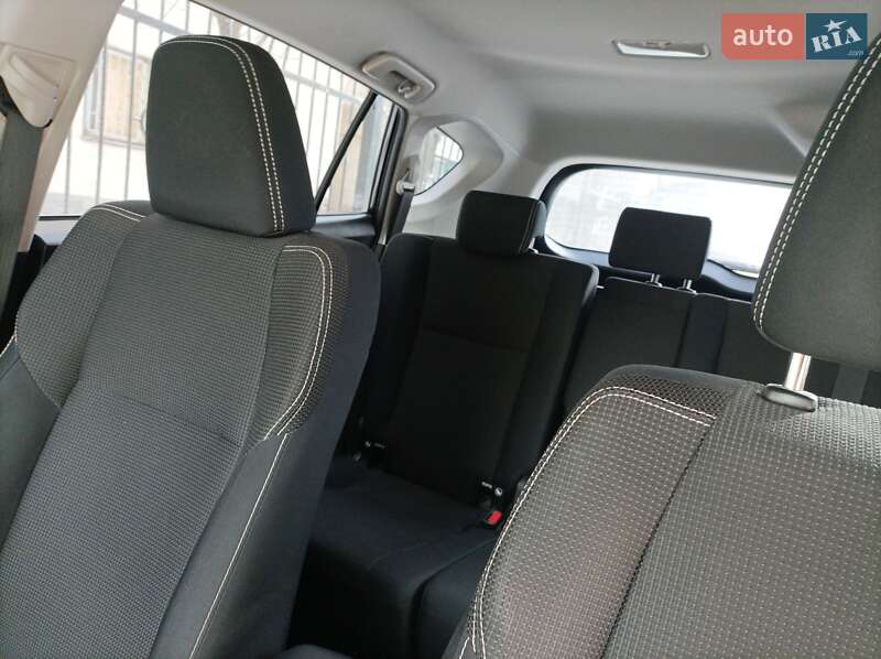 Внедорожник / Кроссовер Toyota RAV4 2018 в Киеве фото 32 Внедорожник / Кроссовер Toyota RAV4 2018 в Киеве