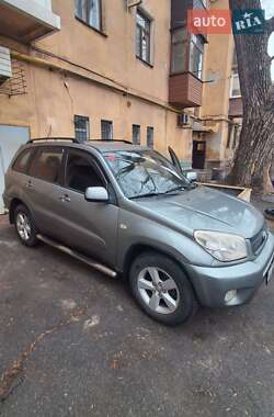 Внедорожник / Кроссовер Toyota RAV4 2004 в Кривом Роге