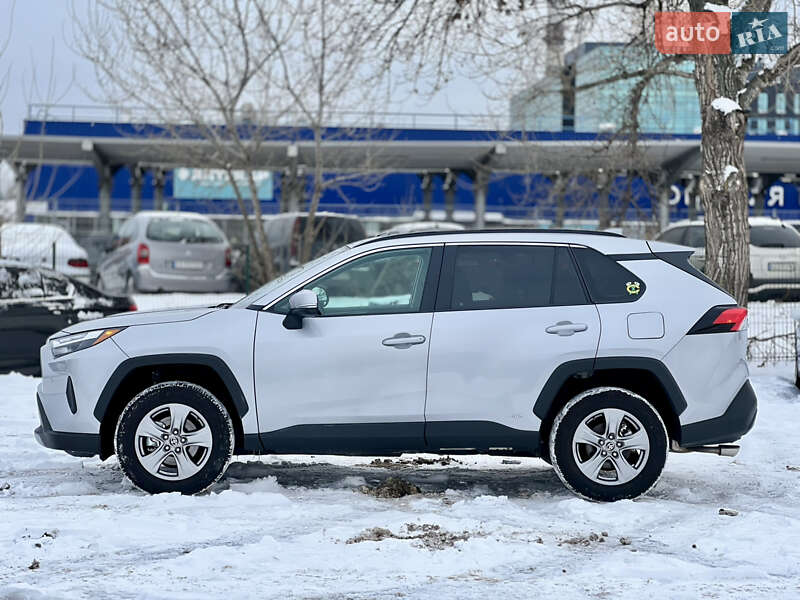 Внедорожник / Кроссовер Toyota RAV4 2024 в Киеве