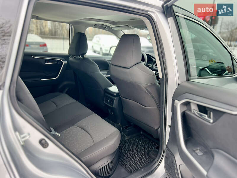 Внедорожник / Кроссовер Toyota RAV4 2024 в Киеве