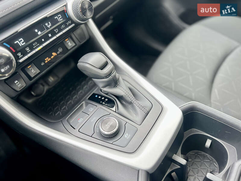 Внедорожник / Кроссовер Toyota RAV4 2024 в Киеве
