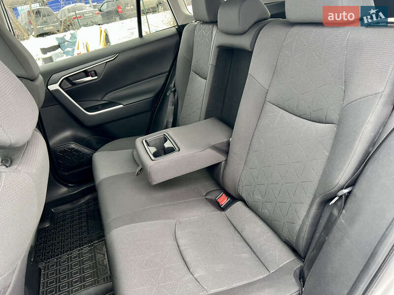 Внедорожник / Кроссовер Toyota RAV4 2024 в Киеве
