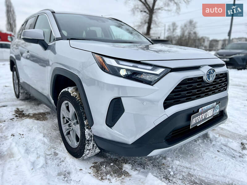 Внедорожник / Кроссовер Toyota RAV4 2024 в Киеве