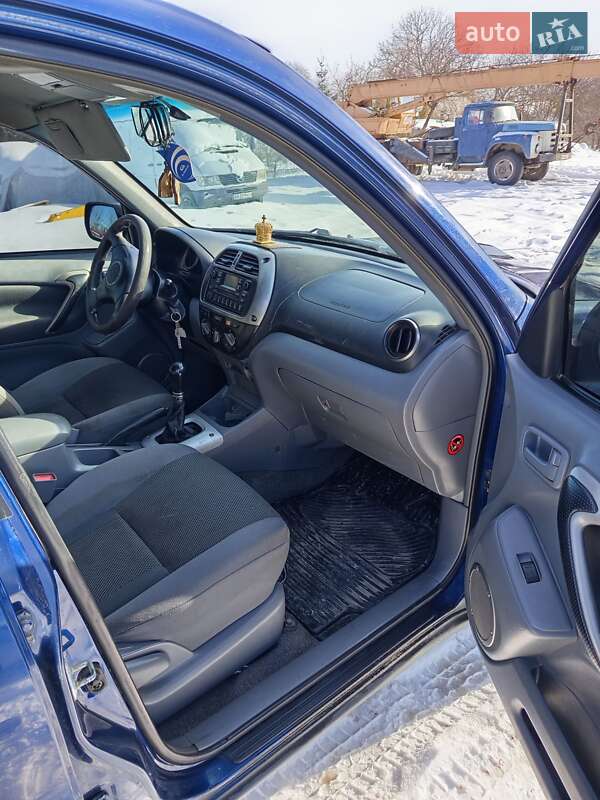Внедорожник / Кроссовер Toyota RAV4 2003 в Тернополе