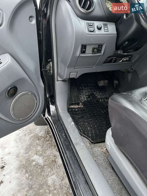 Внедорожник / Кроссовер Toyota RAV4 2001 в Остер