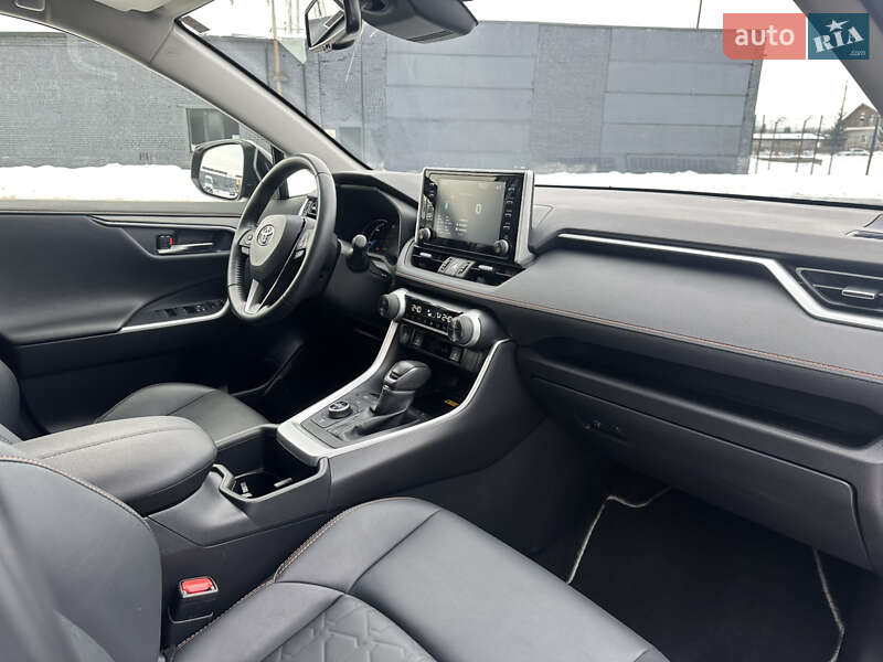 Позашляховик / Кросовер Toyota RAV4 2022 в Івано-Франківську